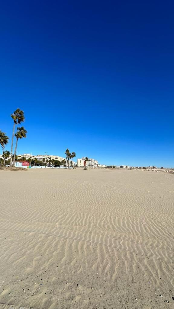Playa De Los Naufragos Cozy Apartment With Pool تورّيفيِخا المظهر الخارجي الصورة