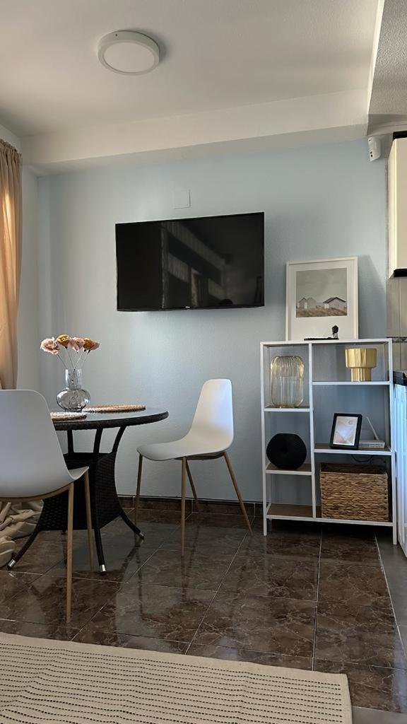 Playa De Los Naufragos Cozy Apartment With Pool تورّيفيِخا المظهر الخارجي الصورة