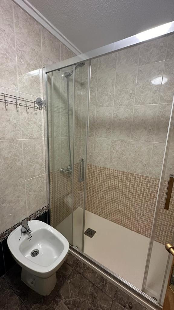 Playa De Los Naufragos Cozy Apartment With Pool تورّيفيِخا المظهر الخارجي الصورة