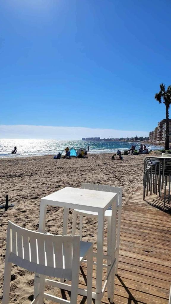 Playa De Los Naufragos Cozy Apartment With Pool تورّيفيِخا المظهر الخارجي الصورة