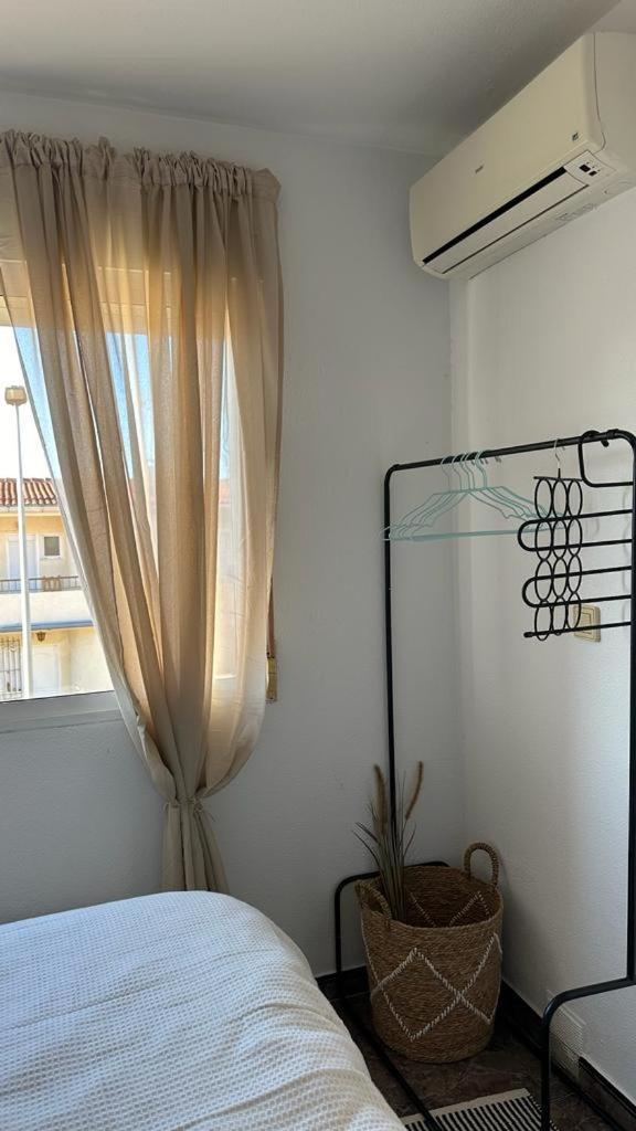 Playa De Los Naufragos Cozy Apartment With Pool تورّيفيِخا المظهر الخارجي الصورة